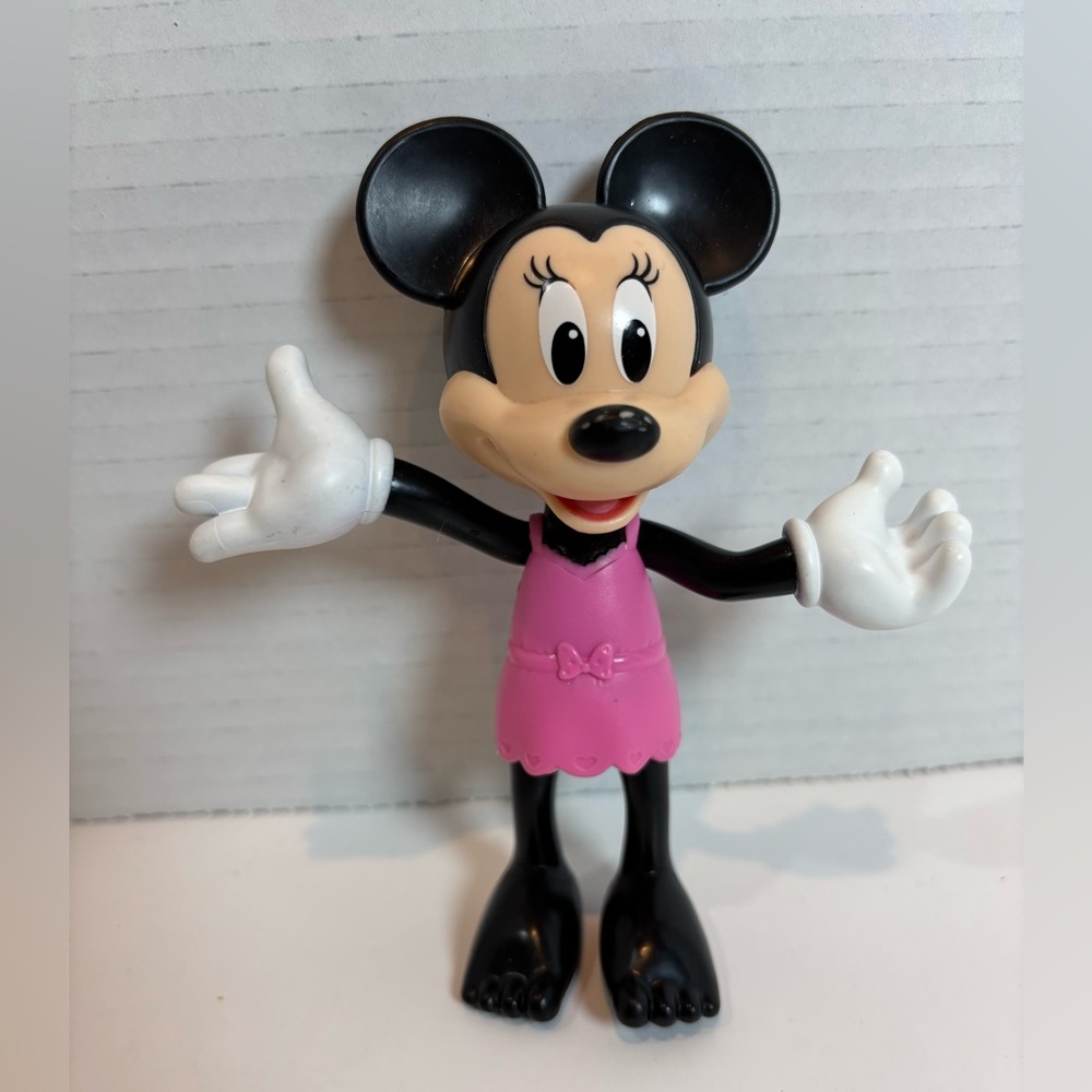 Disney Minnie Mouse in Pink Outfit Action Figure